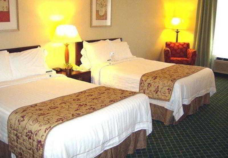 Fairfield Inn & Suites Butler Ngoại thất bức ảnh