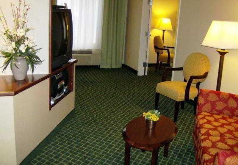 Fairfield Inn & Suites Butler Phòng bức ảnh