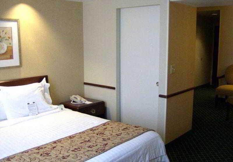 Fairfield Inn & Suites Butler Phòng bức ảnh