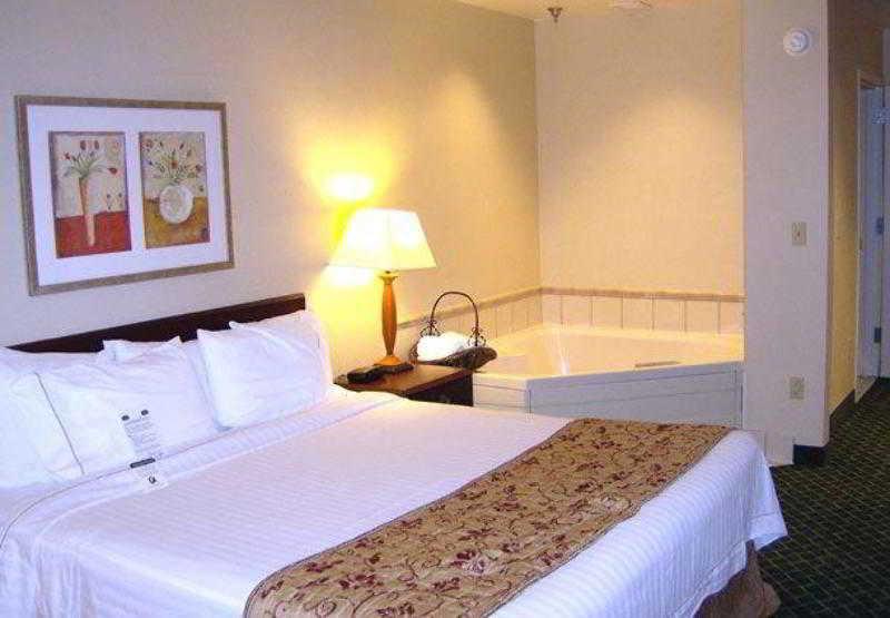 Fairfield Inn & Suites Butler Ngoại thất bức ảnh