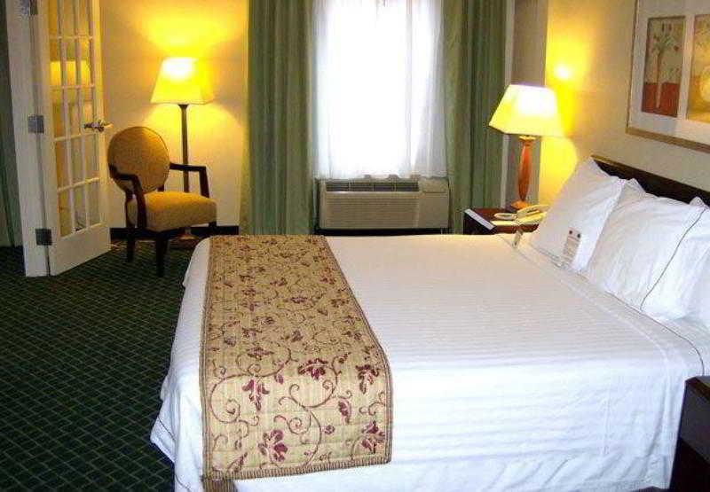 Fairfield Inn & Suites Butler Phòng bức ảnh