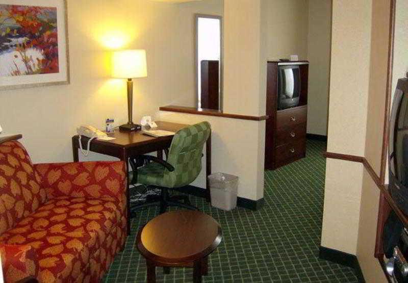 Fairfield Inn & Suites Butler Phòng bức ảnh